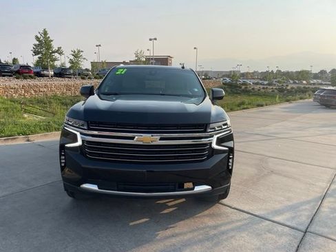 Used 2021 Chevrolet Suburban LT RWD image 2