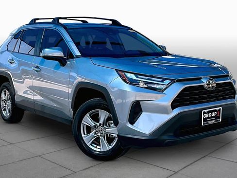 Used 2025 Toyota RAV4 XLE FWD image 3