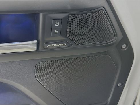 Used 2025 Land Rover Defender 110 S image 21