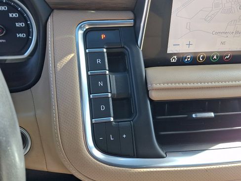 Used 2021 Chevrolet Tahoe Premier w/ Premium Package image 22