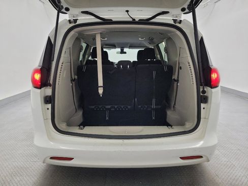 Used 2022 Chrysler Voyager LX FWD image 29