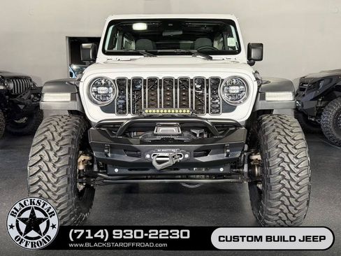 Used 2025 Jeep Wrangler Unlimited Rubicon AWD/4WD image 3