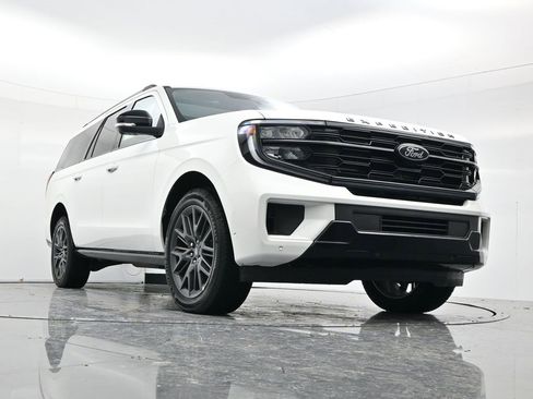 New 2025 Ford Expedition Max Platinum w/ Stealth Performance Package image 50