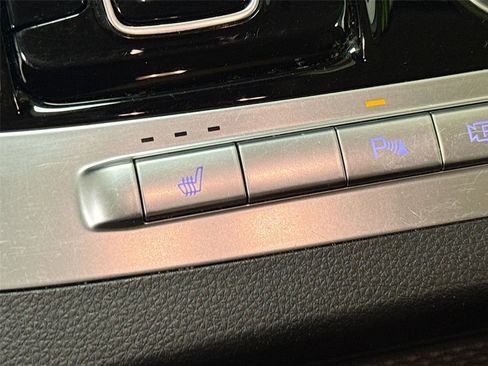 Used 2024 Kia Carnival EX FWD image 20