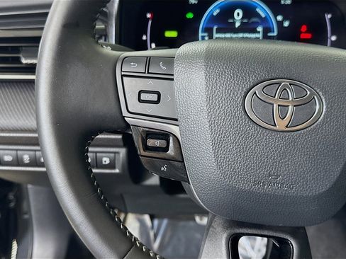 Used 2025 Toyota Camry SE w/ Convenience Package image 14