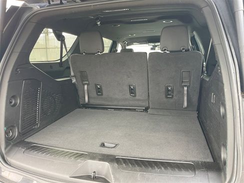 Used 2024 Chevrolet Suburban LT image 24