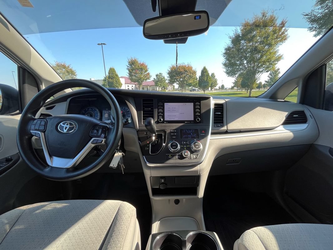 Used 2019 Toyota Sienna LE FWD image 15