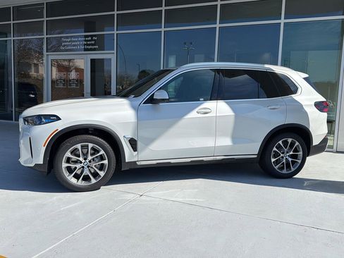 New 2026 BMW X5 sDrive40i w/ Premium Package image 3