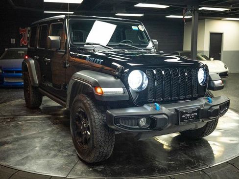 Used 2023 Jeep Wrangler Unlimited w/ Convenience Group AWD/4WD image 5