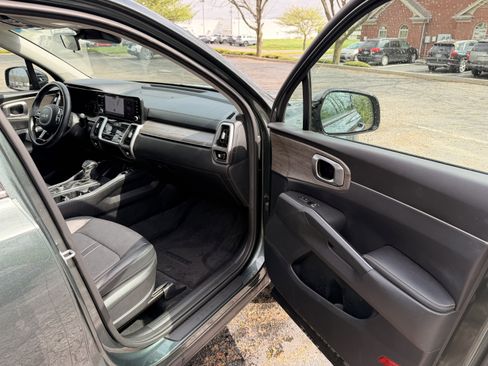 Used 2022 Kia Sorento S w/ Panoramic Sunroof Package AWD/4WD image 15