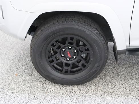 Certified 2024 Toyota 4Runner TRD Off-Road Premium w/ Off Road Premium Plus Package AWD/4WD image 11