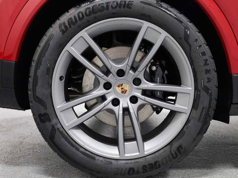Certified 2025 Porsche Cayenne Coupe AWD/4WD image 38