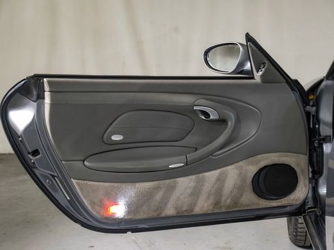 Used 2001 Porsche 911 Carrera RWD image 28