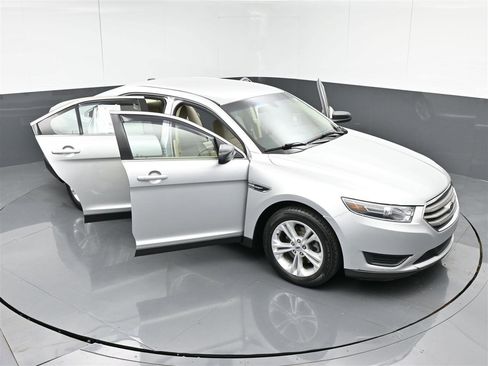 Used 2019 Ford Taurus SE FWD image 37