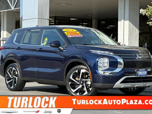 Used 2024 Mitsubishi Outlander SE image 1