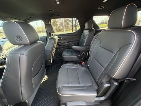 Used 2023 Chevrolet Traverse Premier image 38
