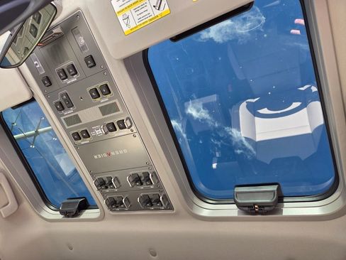 Used 2025 INEOS Grenadier Fieldmaster Edition image 11