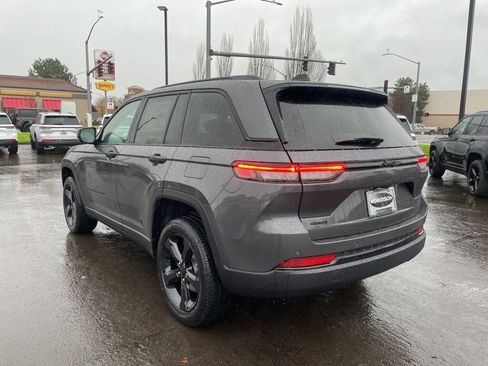 New 2025 Jeep Grand Cherokee Altitude image 3