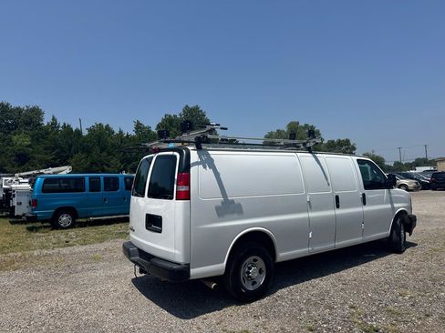 Used 2017 Chevrolet Express 2500 Extended RWD image 5