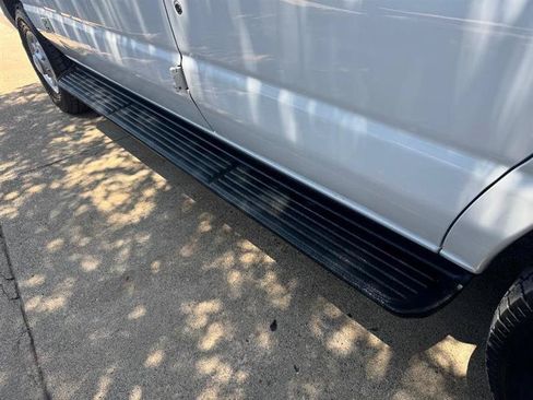 Used 2008 Ford E-350 and Econoline 350 XLT RWD image 14