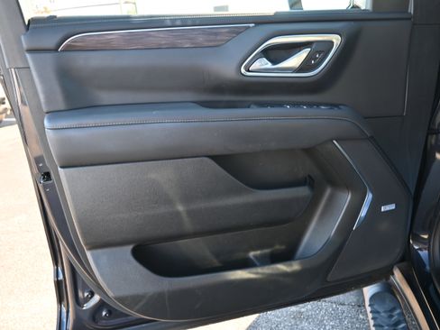 Used 2022 Chevrolet Tahoe Z71 w/ Luxury Package image 16