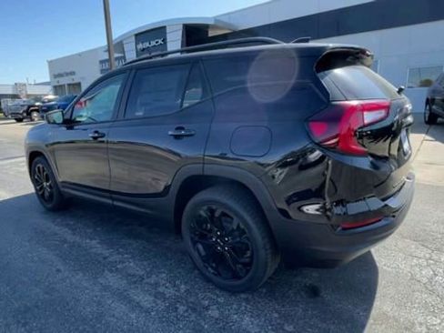 Used 2022 GMC Terrain SLE w/ Driver Convenience Package image 6