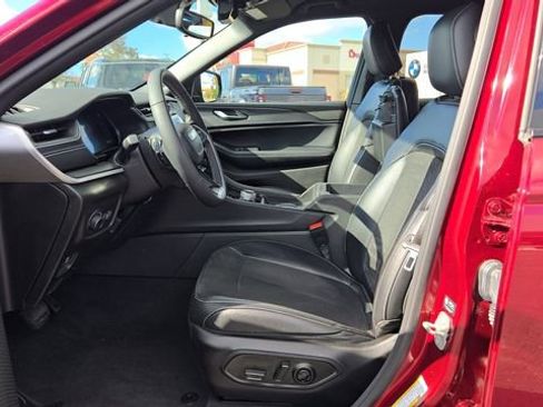 Certified 2023 Jeep Grand Cherokee Altitude image 5