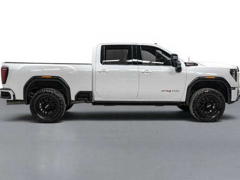 Used 2024 GMC Sierra 2500 AT4 w/ AT4 Premium Plus Package AWD/4WD image 5