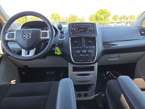 Used 2017 Dodge Grand Caravan SE w/ Power Window Group FWD image 18