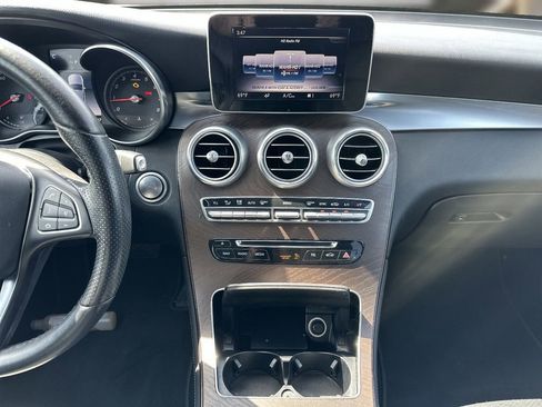 Used 2019 Mercedes-Benz GLC 300 4MATIC image 8