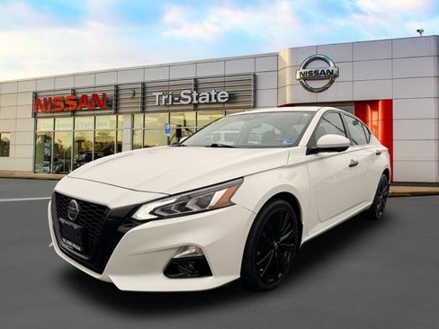 Certified 2021 Nissan Altima 2.5 Platinum image 2