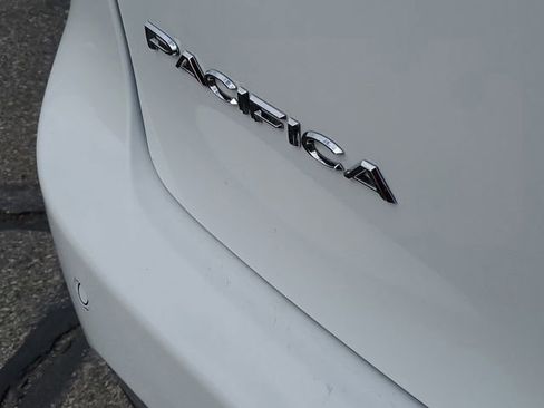 Used 2023 Chrysler Pacifica Limited w/ Trailer Tow Group AWD/4WD image 11