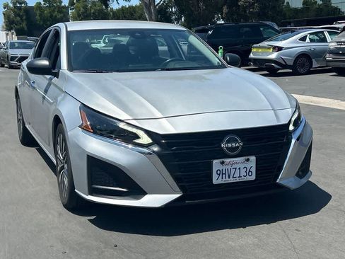 Used 2024 Nissan Altima 2.5 SV FWD image 4