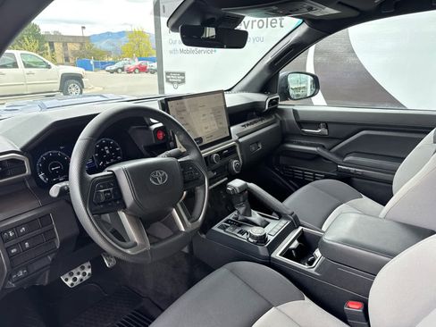 Used 2025 Toyota Tacoma TRD Sport AWD/4WD image 11