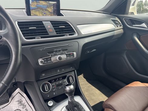 Used 2018 Audi Q3 2.0T Premium Plus w/ Premium Plus Package AWD/4WD image 19