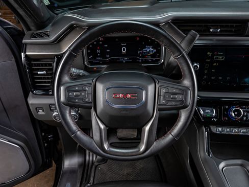 Used 2025 GMC Sierra 2500 AT4X image 19