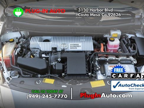 Used 2012 Toyota Prius Three w/ Preferred Accessory Pkg FWD image 12