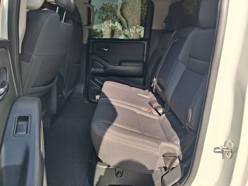 Used 2022 Nissan Frontier SV image 18