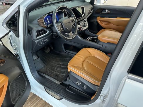 Certified 2021 Chrysler Pacifica Pinnacle image 10
