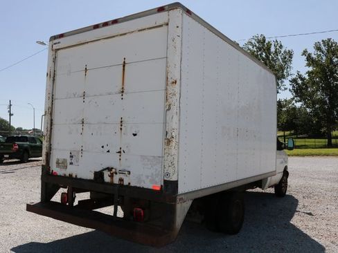 Used 2004 Ford E-350 and Econoline 350 Super Duty image 16