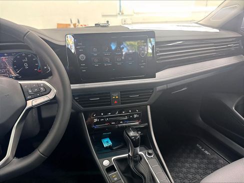 New 2027 Volkswagen Jetta SEL FWD image 6