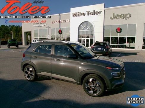 Used 2024 Hyundai Venue SEL FWD image 1