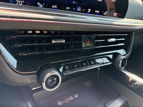 Used 2025 Chevrolet Suburban RST w/ Comfort Package AWD/4WD image 18