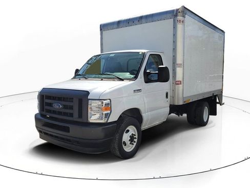 Used 2024 Ford E-350 and Econoline 350 Super Duty w/ Power Windows & Locks Group image 3