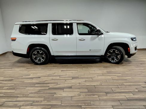 Certified 2024 Jeep Wagoneer L Series III w/ Flexible Seating Group AWD/4WD image 32