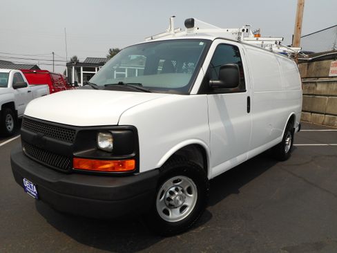 Used 2016 Chevrolet Express 2500 w/ Cold Climate Package RWD image 7