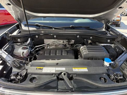 Certified 2024 Volkswagen Atlas Cross Sport SE w/ Panoramic Sunroof Package AWD/4WD image 24