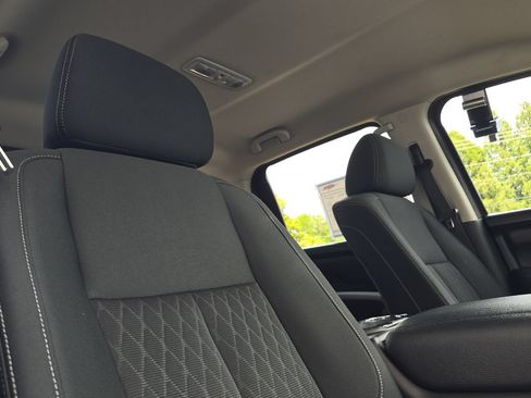 Used 2018 Nissan Titan SV w/ SV Convenience Package AWD/4WD image 16