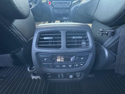 Used 2019 Honda Pilot Touring image 11