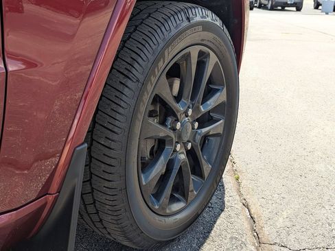 Used 2020 Jeep Grand Cherokee Altitude AWD/4WD image 28